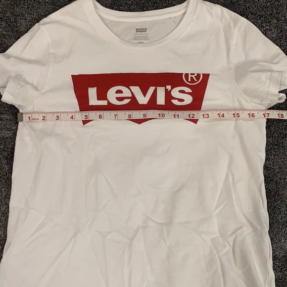 Levi’s Small TShirt - Picture 6 of 6